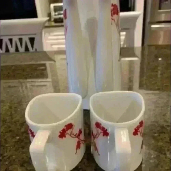 Marla Dawn Two-Spout, 2 Quart Teapot with two mugs - Picture 7 of 7